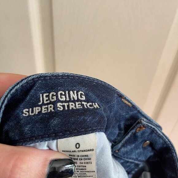 American Eagle Women's Dark Wash Distressed Jegging Super Stretch Jeans Size 0 - Picture 3 of 9